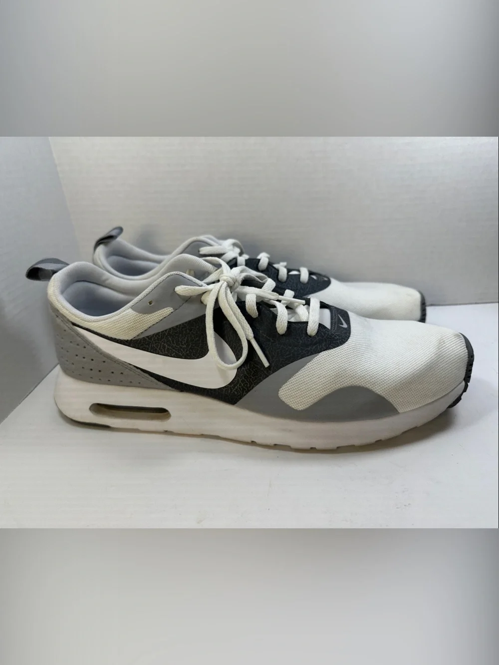 Nike Air Max Tavas Men’s Shoes Sneakers White and Gray Lightweight